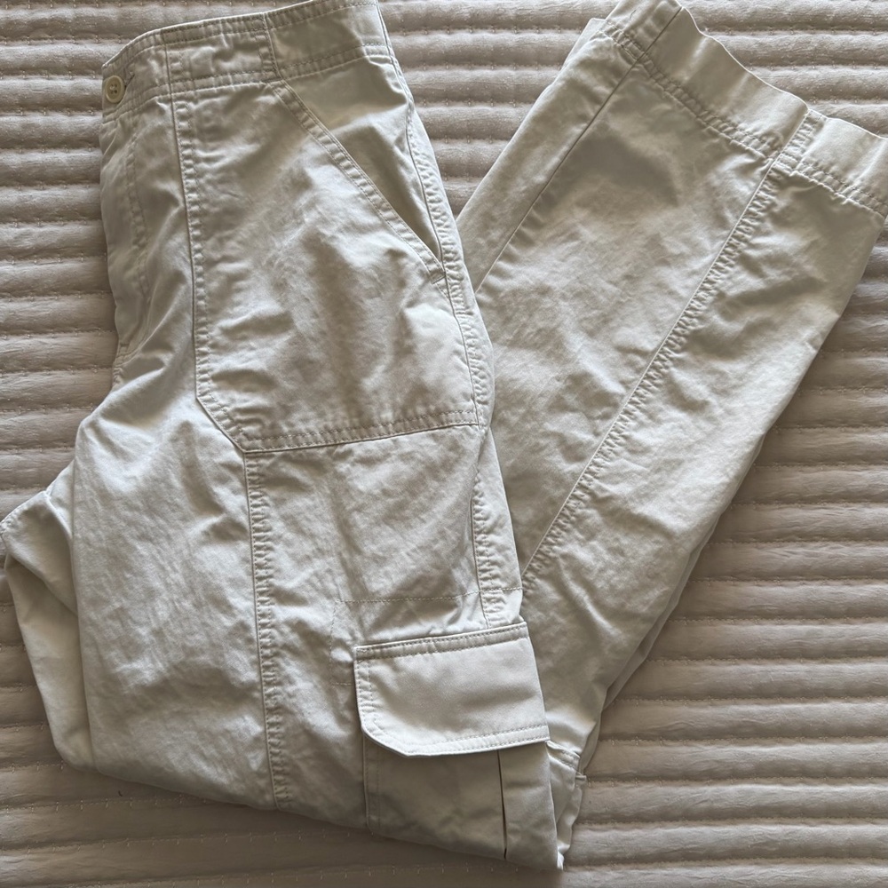 Abercrombie & Fitch Women’s Curve Love Relaxed Cargo Cream Pants, Size 28 Long - Picture 8 of 8